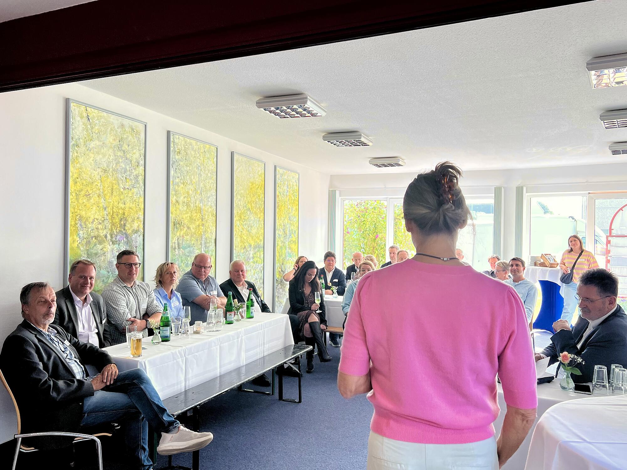 Publikum bei der Rede von Sabine Willers-Wilckens