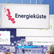 Logo der Energieküste auf einem Messestand