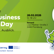 Header einer Einladung mit grünem Hintergrund und einer illustrierten Glühbirne.