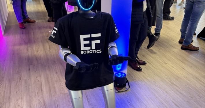 Humanoideroboter Ein Humanoider Roboter auf einer Veranstaltung.